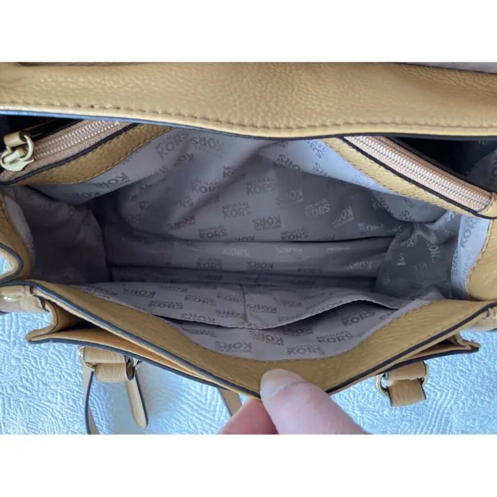 Michael Kors Marg hobo, messenger crossbody satchel Bag - Picture 4 of 9